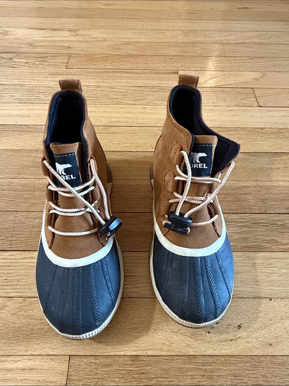 Sorel Womans Tan and Black Waterproof Lace-Closure Boots